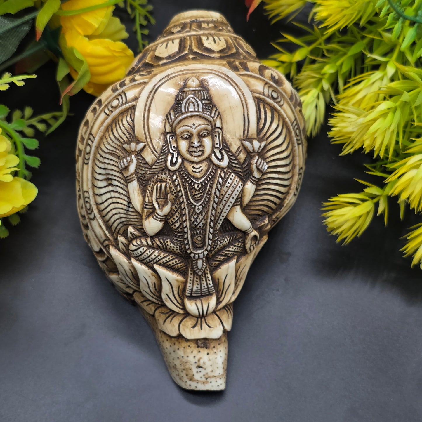 Vamavrati / Blowing Shankh With Beautiful Crafted Lord Maa Laxmi