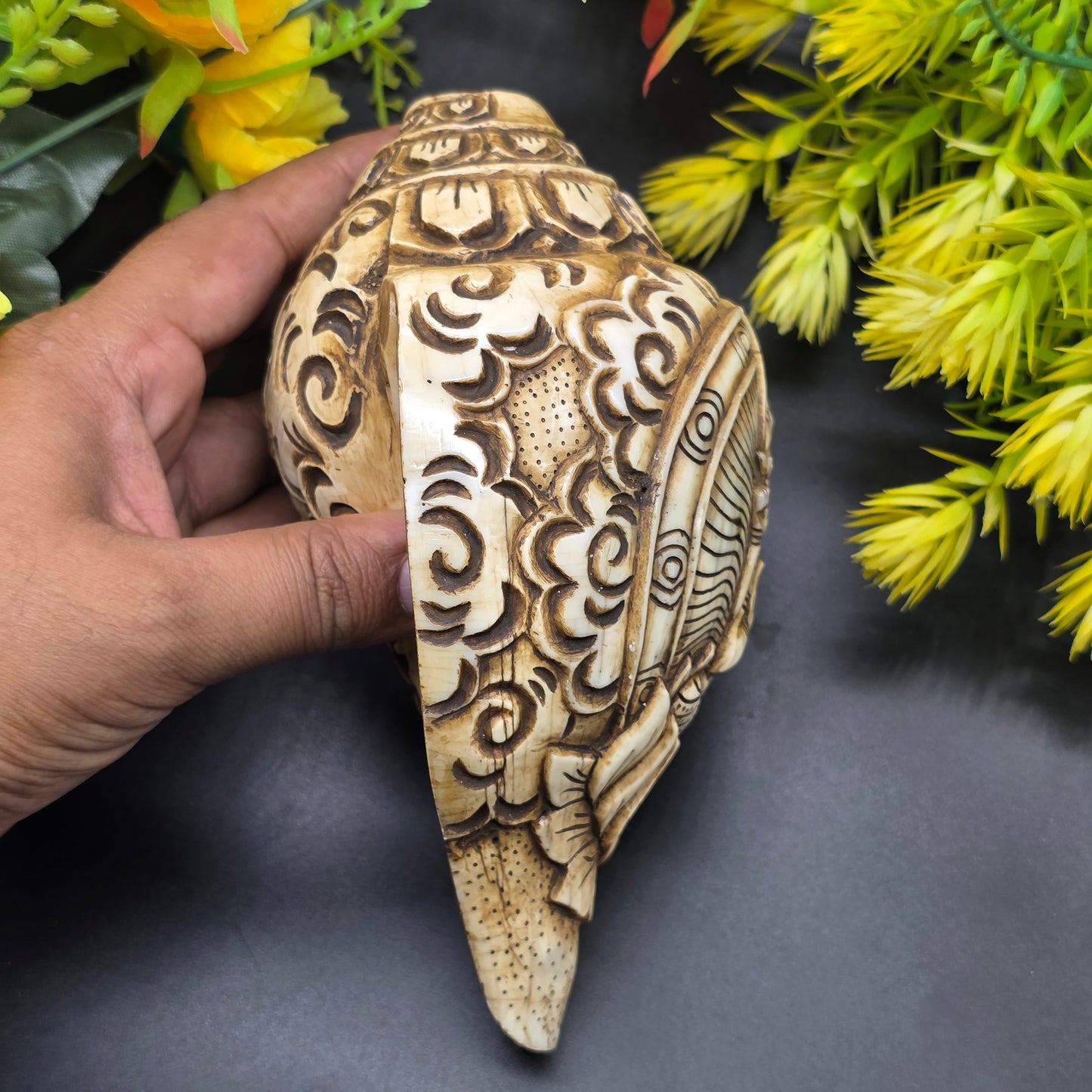 Vamavrati / Blowing Shankh With Beautiful Crafted Lord Maa Laxmi