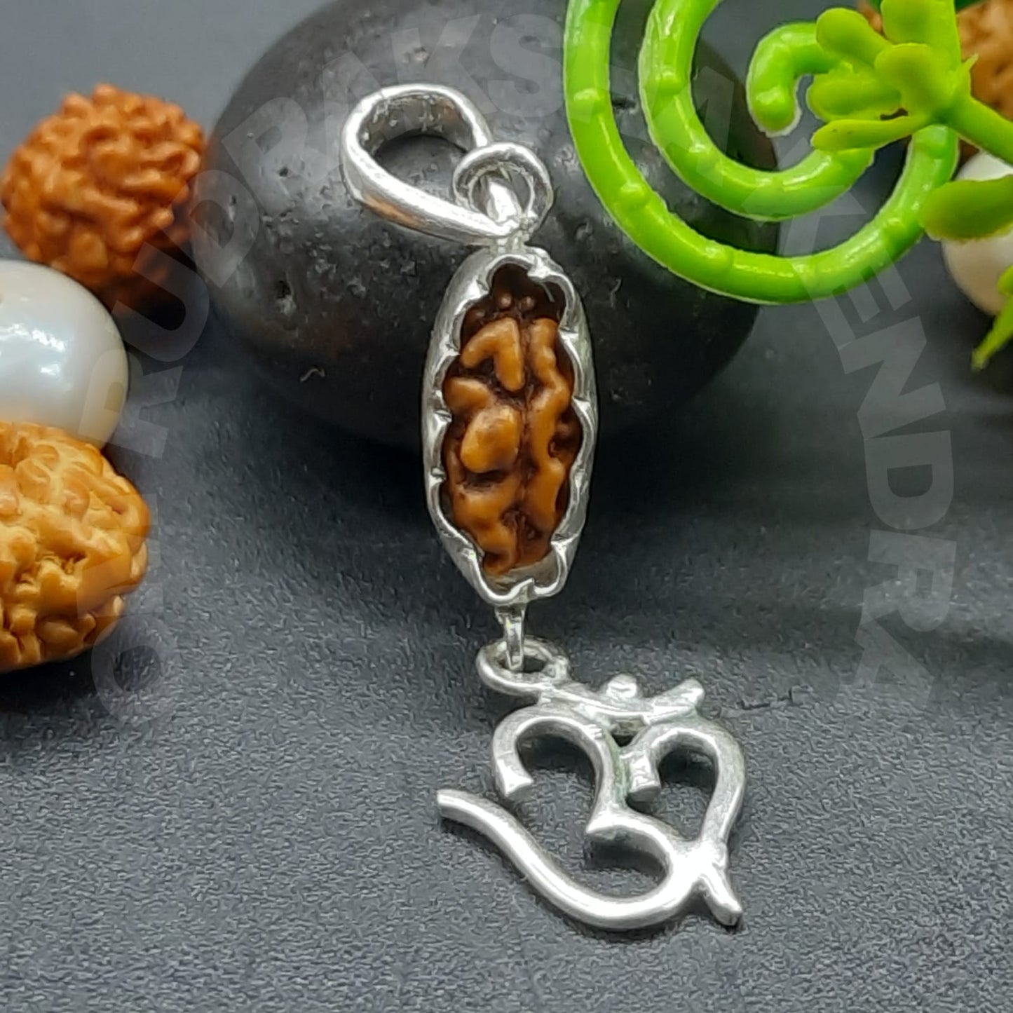 Ek Mukhi / One Face Java Rudraksha In Silver Pandent With Lab Certied