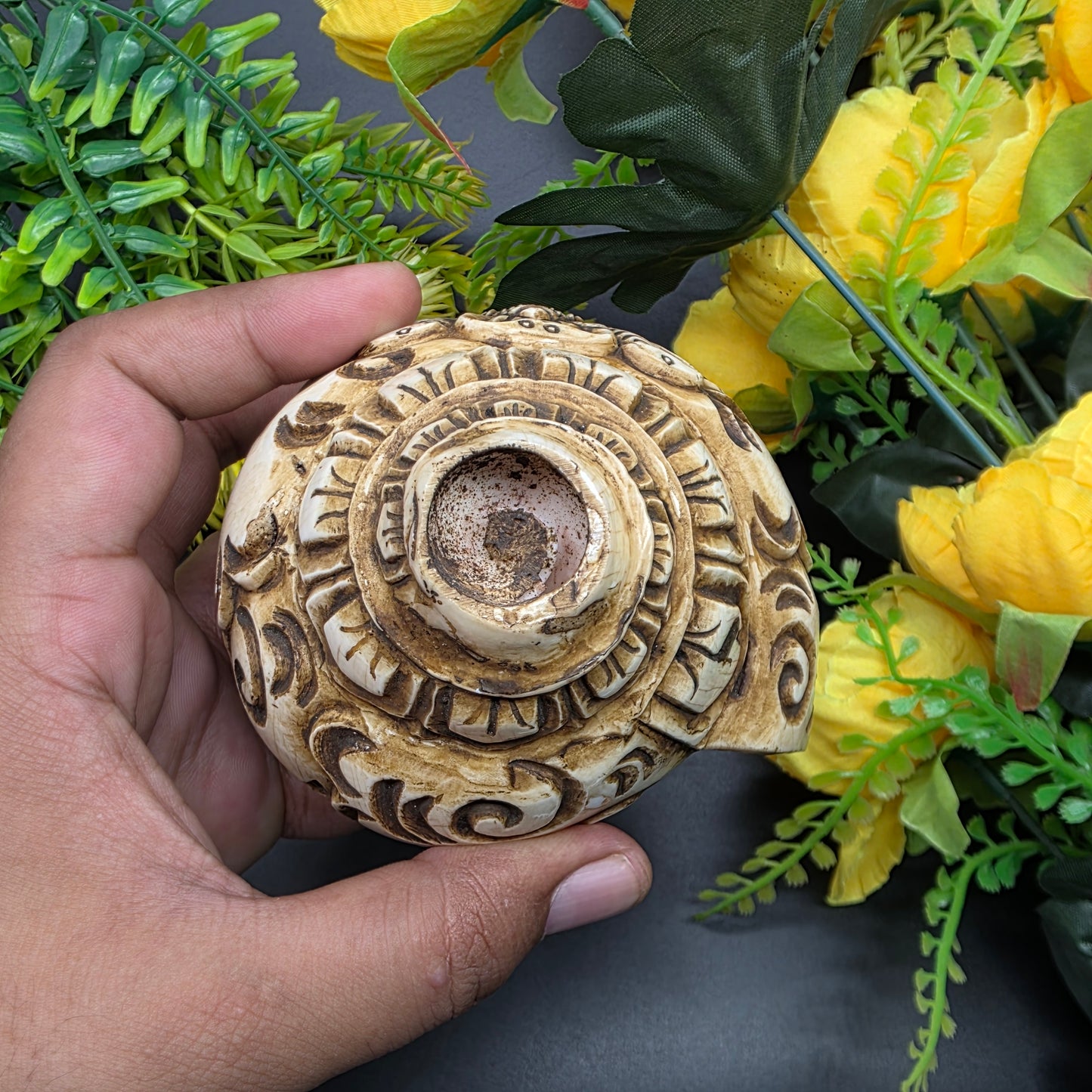 Vamavrati / Blowing Shankh With Beautiful Crafted Vishnu Ji  8 Inch