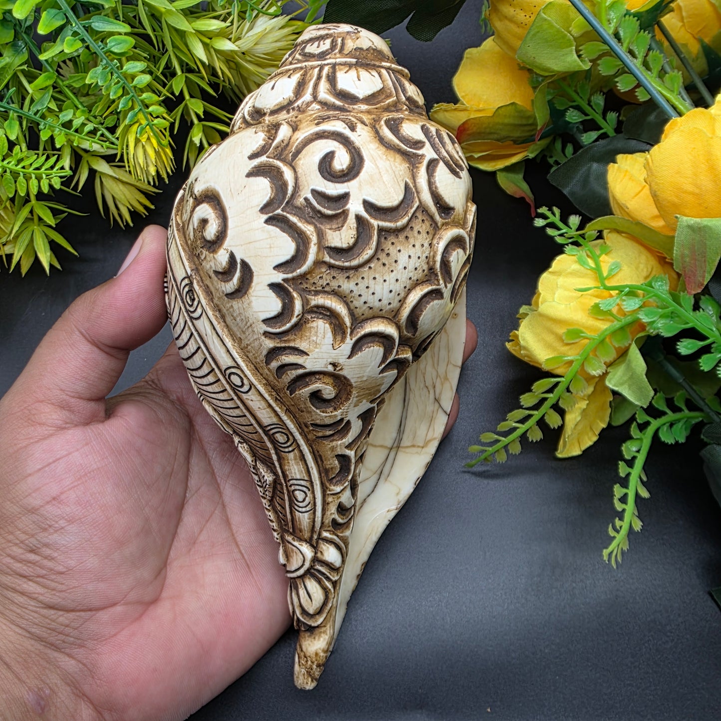 Vamavrati / Blowing Shankh With Beautiful Crafted Vishnu Ji  8 Inch