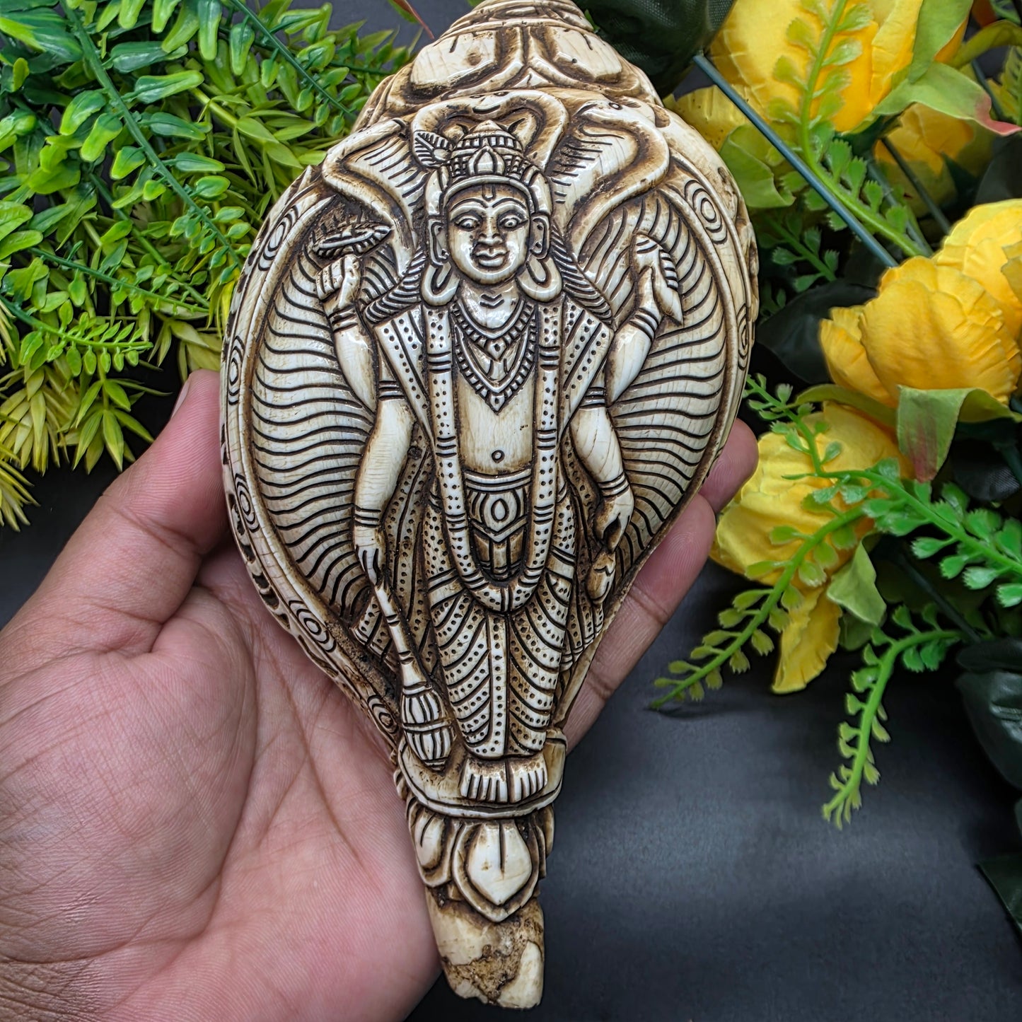 Vamavrati / Blowing Shankh With Beautiful Crafted Vishnu Ji  8 Inch
