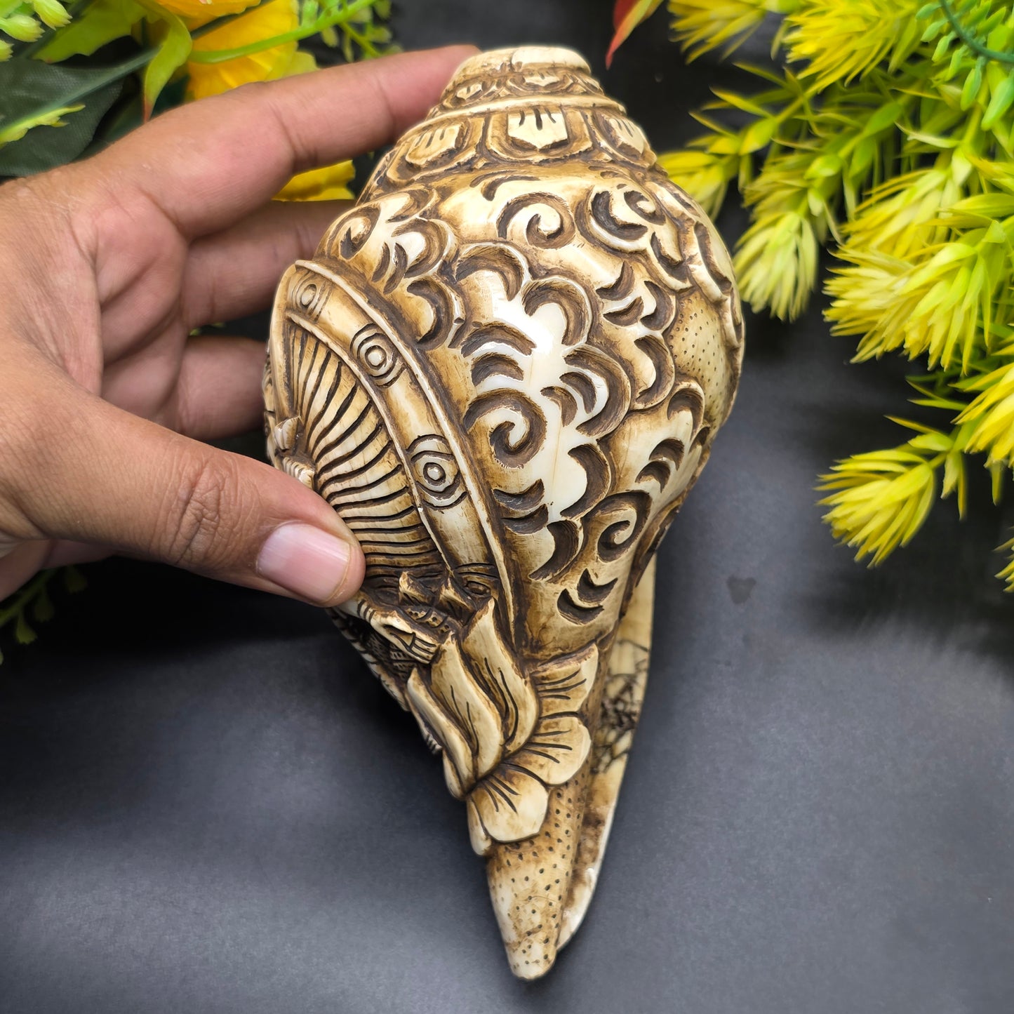 Vamavrati / Blowing Shankh With Beautiful Crafted Lord Maa Laxmi