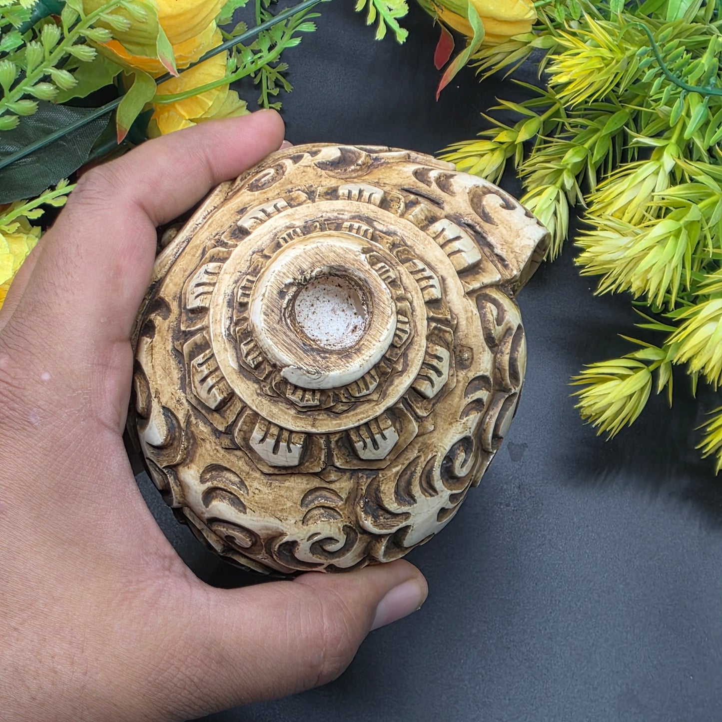 Vamavrati / Blowing Shankh With Beautiful Crafted Lord Maa Laxmi